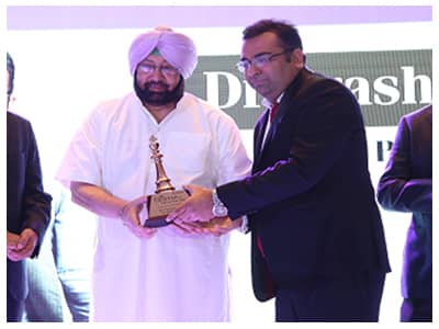 Dr.Prashant jerath (MD of Jerath Path Labs) honoured by hon'ble Chief Minister of Punjab S.Capton Amrinder during the event Doyens of healthcare for giving endless services- Choose Jerath Path Labs Diagnostic Center for Allergy Testing and other Tests