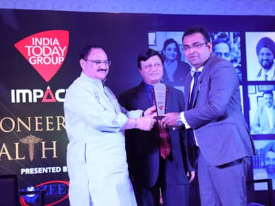 Dr.Prashant Jerath(MD of Jeerath Path Labs) awarded by union minister of health and family wellfare Mr.Jagat Prakash Nadda - Get Accurate Allergy and other test Results
