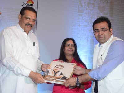 Dr.Prashant Jerath (MD of Jerath Path Labs) get an appreciation for social Justice by State Minister